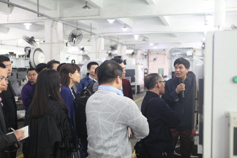 机械行业协会参观华亚数控车间